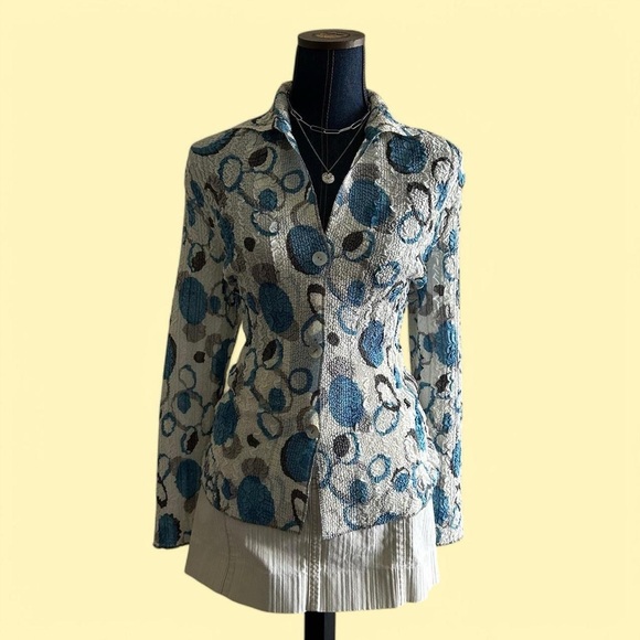 Patterned Blouse - Picture 2 of 9